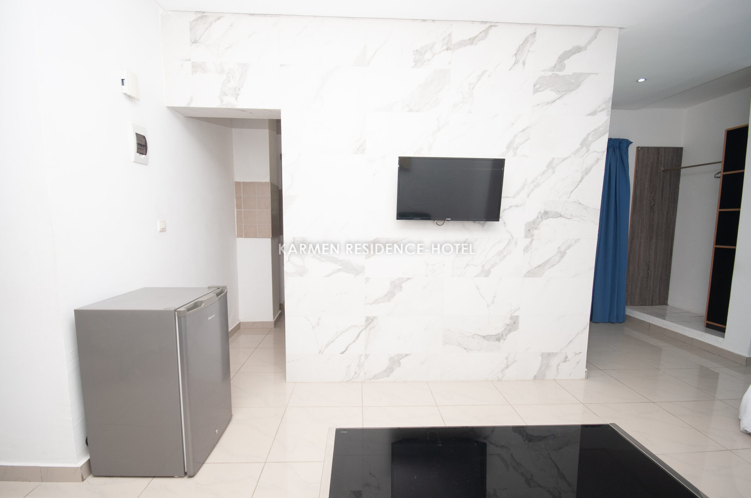 Studios américains meublés, lits doubles.