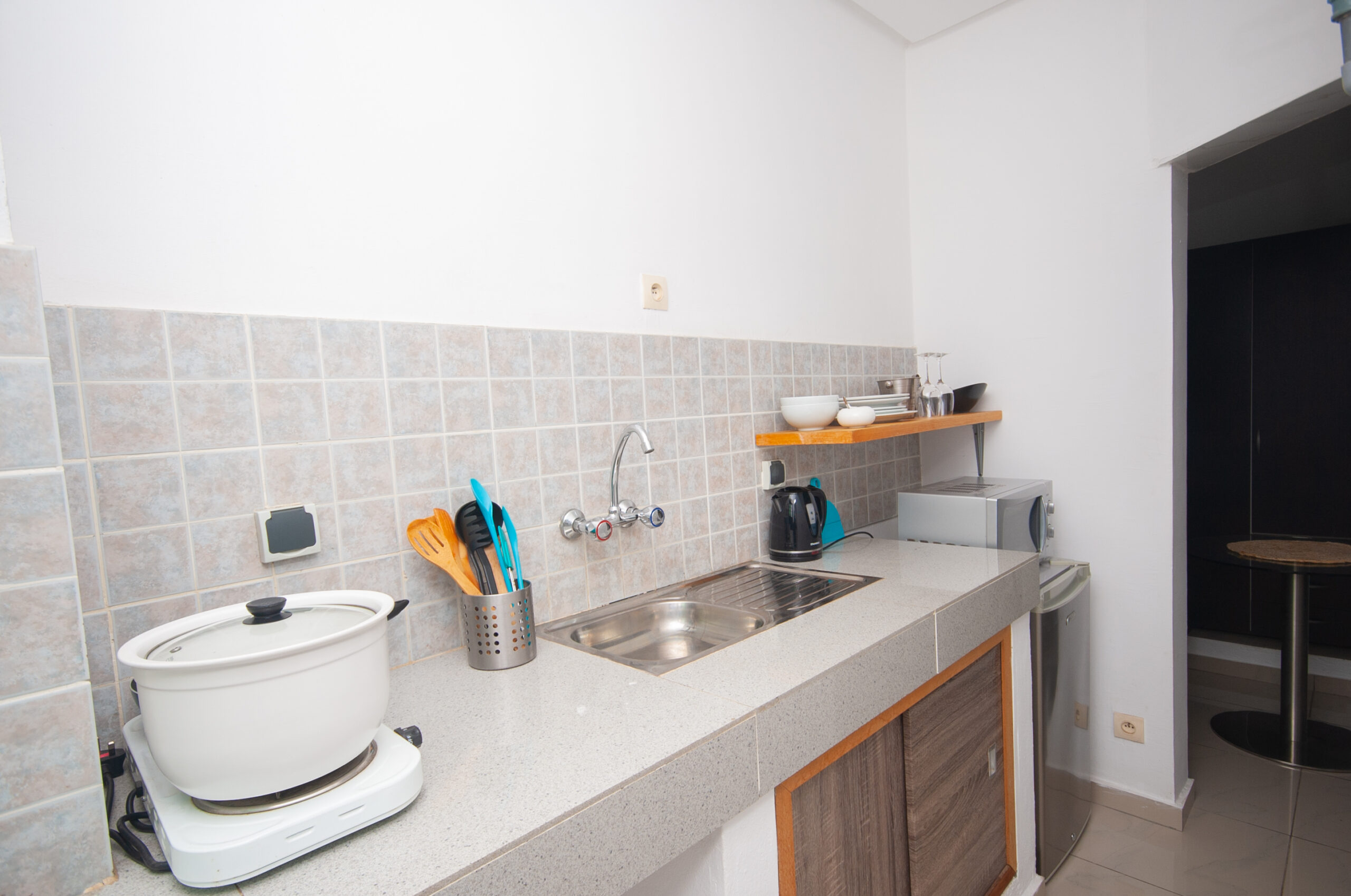 Studios américains meublés, lits doubles.