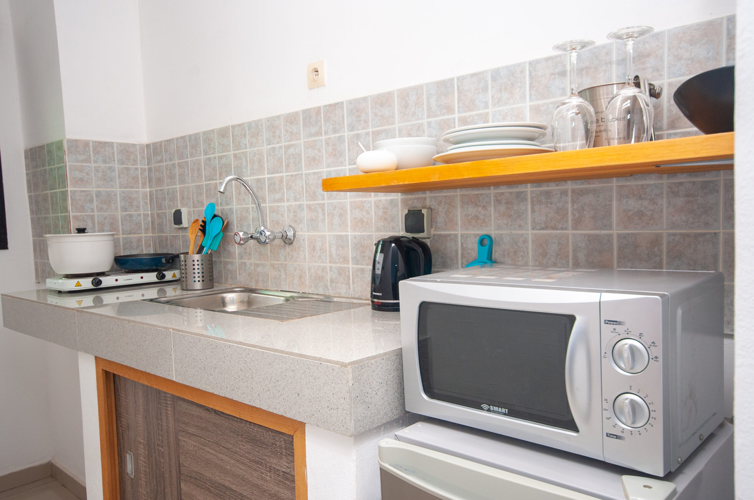 Studios américains meublés, lits doubles.