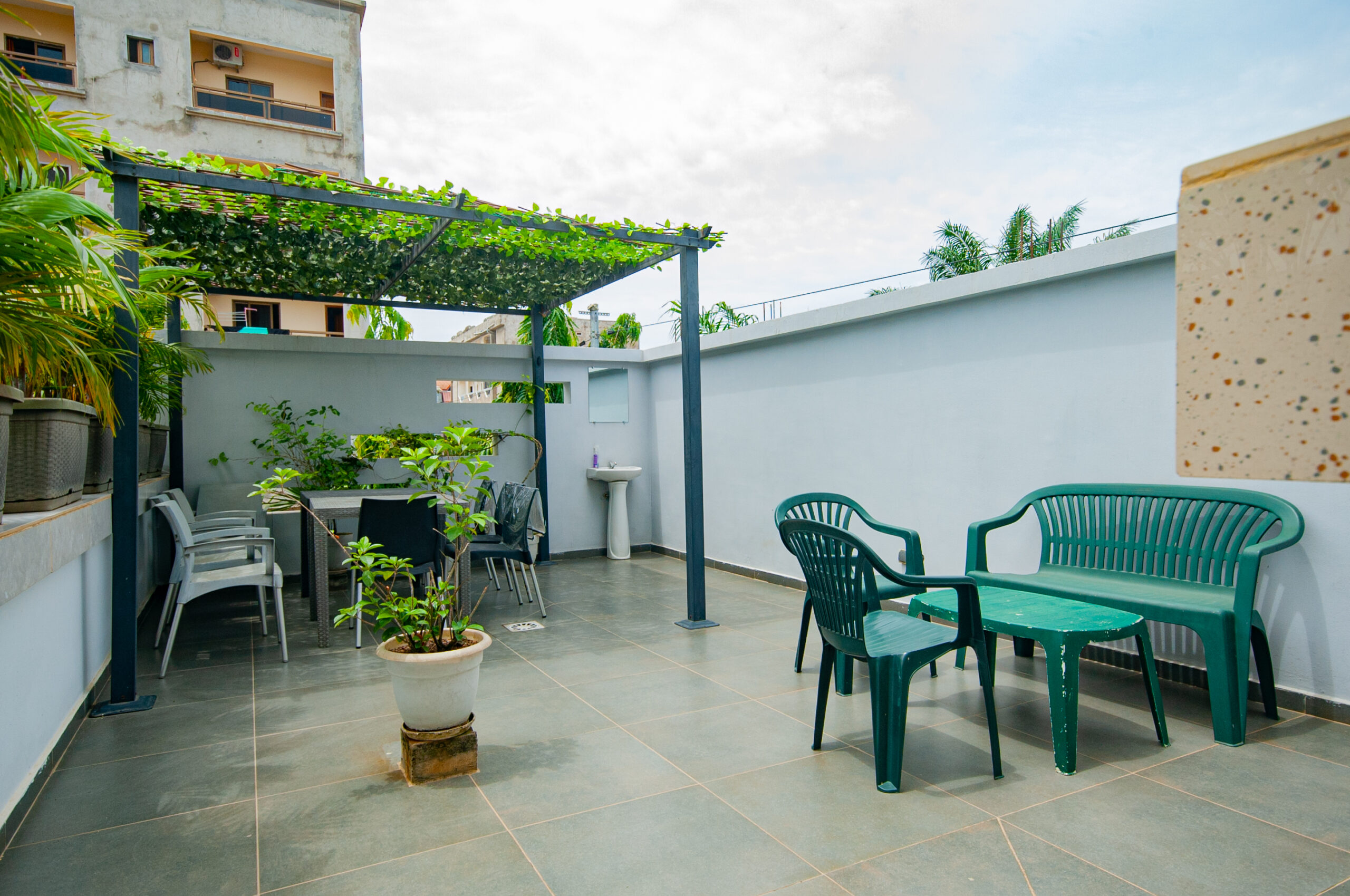 Studios américains meublés, lits doubles.